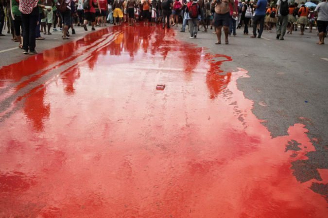 ATL 2018: 3 mil indígenas deixam rastro de "sangue" na Esplanada 3 ATL 2018 Rio de Sange Esplanada