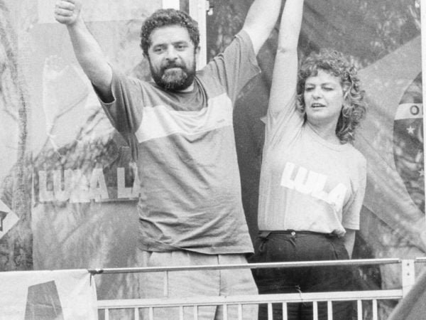 lula e marisa pb braços levantado 2