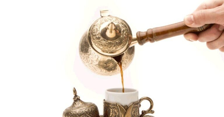 COMO SE PREPARA O CAFÉ TURCO?
