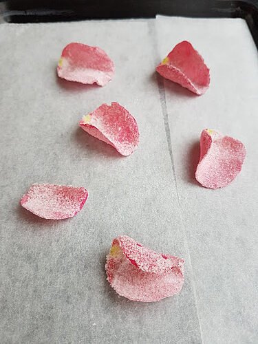 O sabor das flores: Receita de pétalas de rosa cristalizadas