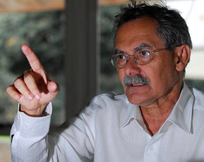 Pedro Tierra Hamilton Pereira. foto EBC1 696x555 Revista Prosa Verso e Arte