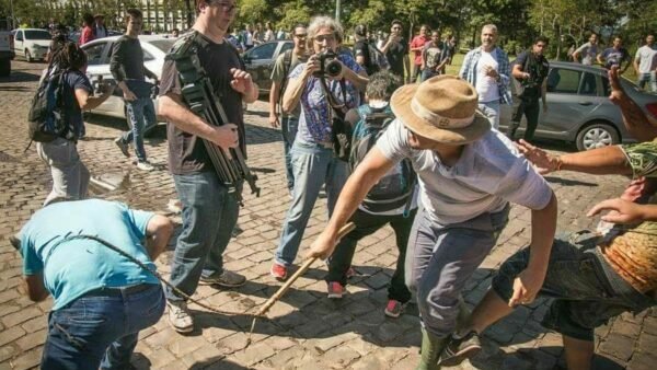 A VIOLÊNCIA É DETESTÁVEL. TODO TIPO DE VIOLÊNCIA!