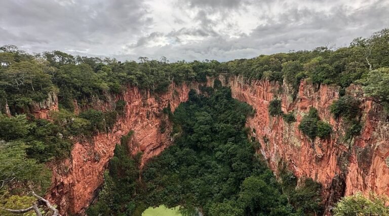 Buraco das Araras: aventura perto de Brasília