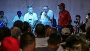 DOM MOACYR: CHICO MENDES BRIGAVA PARA FICAR NA FLORESTA