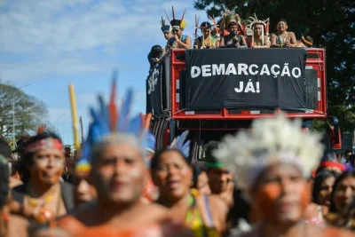 INDÍGENAS MARCHAM EM DEFESA DA DEMARCAÇÃO 1 atl2018 demarcacaoja