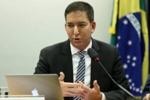 Greenwald: "impensável" em qualquer outro país