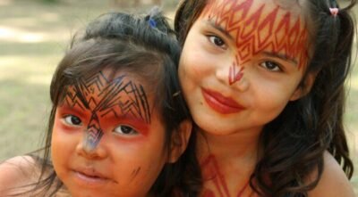 BRINCADEIRAS, ARTES E CORES MOSTRAM PENSAMENTO YAWANAWÁ