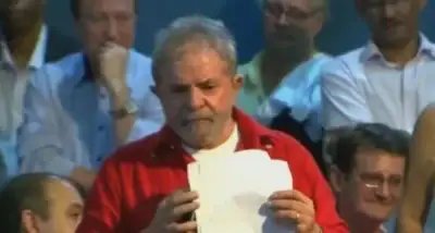 lula papel na mao