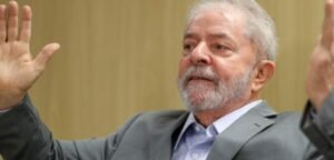 “Por que você gosta tanto do Lula?” eu respondo: ele não me deixa opção