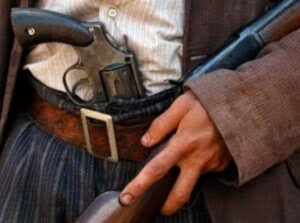 Enquanto o mar quebrava na praia, os jagunços faziam o trabalho sujo