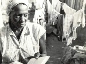 CAROLINA MARIA DE JESUS: "EU QUERO VOLTAR SEMPRE PRETA!"