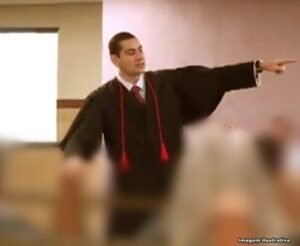 "O CHEFE DO GOVERNO É A PARTE PODRE DE UM PAÍS ADOECIDO"