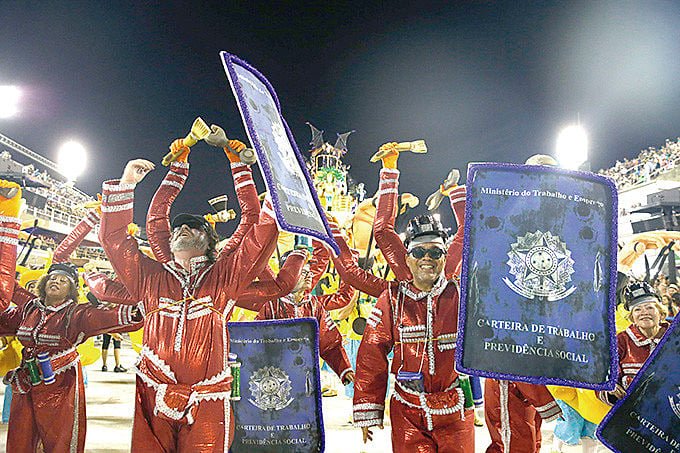 CARNAVAL E POLÍTICA: UMA SIMBIOSE SEM VOLTA