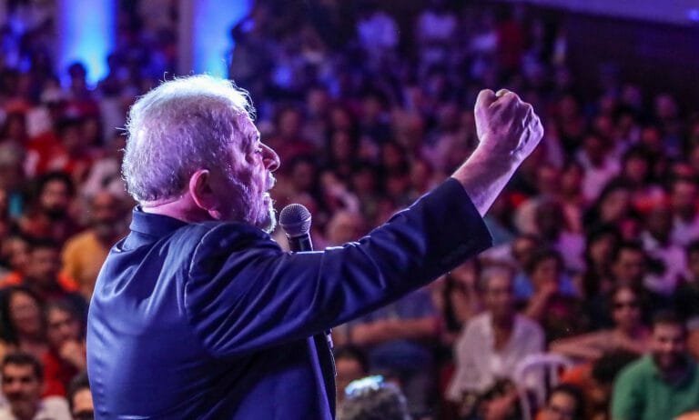 LULA CELEBRA A DEMOCRACIA