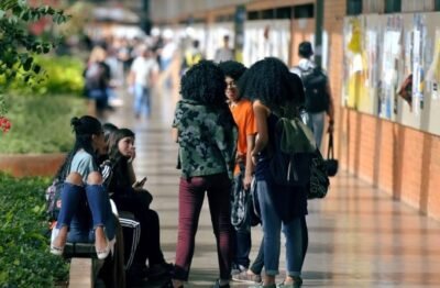 pela primeira vez negros sacc83o maioria nas universidades pucc81blicas 680x445 1