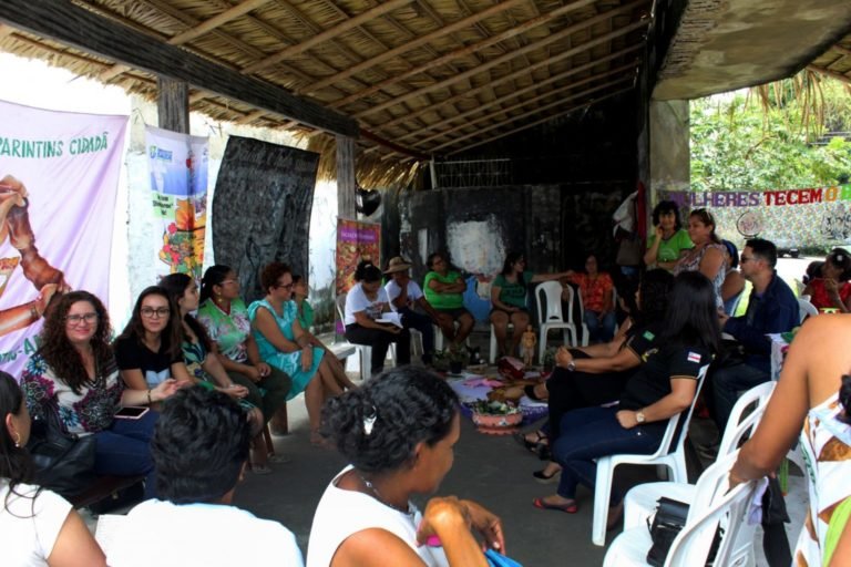 MULHERES TECEM A RESISTÊNCIA