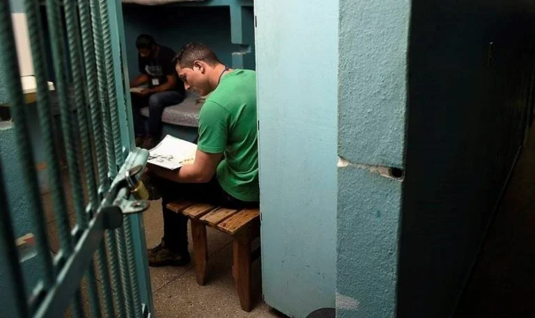 A LEITURA É INSTRUMENTO DE RESSOCIALIZAÇÃO DE APENADOS