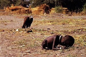 A CRIANÇA FAMINTA SOBREVIVEU. KEVIN CARTER, O FOTÓGRAFO, NÃO