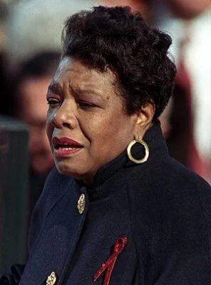 AINDA ASSIM EU ME LEVANTO 1 300px Angelou at Clinton inauguration cropped 2