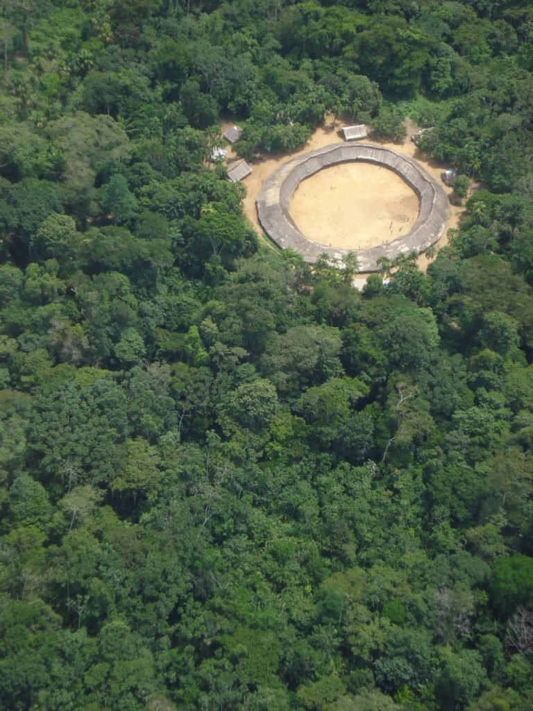 ROUBARAM AS TERRAS ÍNDIAS