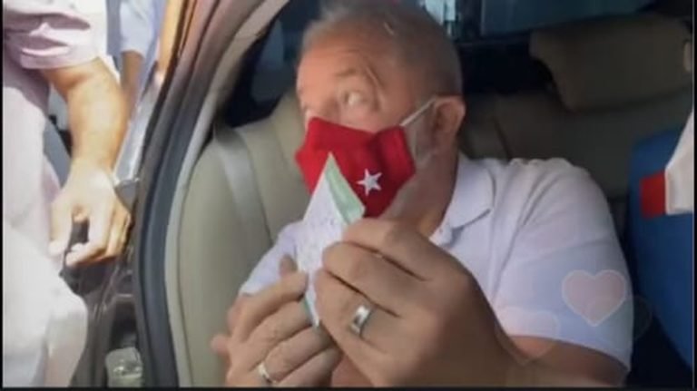 FELIPE NETO VIBRA COM #LULAVACINADO