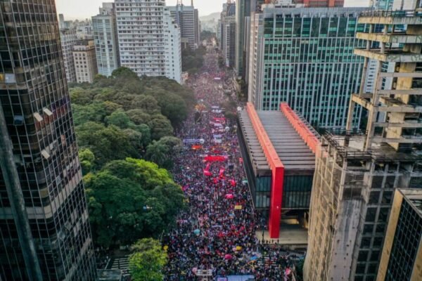 Brasil nas ruas pelo impeachment e vacinas