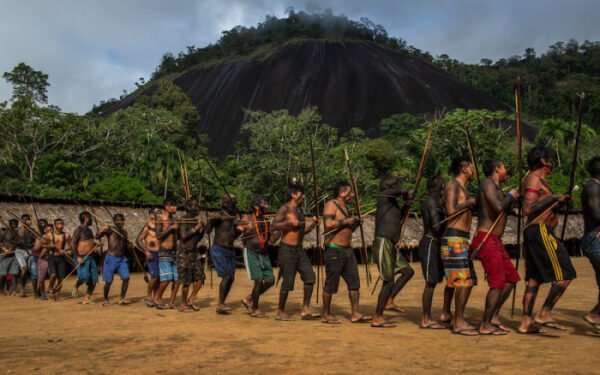 Líderes indígenas publicam carta de repúdio a intenção de visita do presidente a comunidade Yanomami