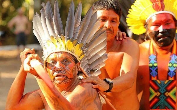 O DIA EM QUE O VELHO YAWA ME ENFEITIÇOU