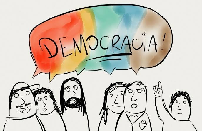 Ilustração mostra um grupo de pessoas desenhadas em traços simples sob um balão de fala colorido com a palavra "Democracia!". As figuras aparecem reunidas, simbolizando diálogo, participação e diversidade.