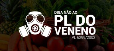 Arte de campanha mostra o desenho de uma máscara de gás ao lado da frase "Diga não ao PL do Veneno – PL 6299/2002". Ao fundo, aparecem frutas, legumes e hortaliças desfocados.