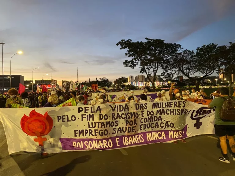 Pela vida das mulheres, pelo fim do racismo e do machismo