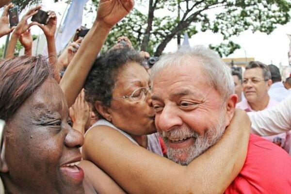 Com 46% das intenções de voto, Lula pode vencer no 1º turno