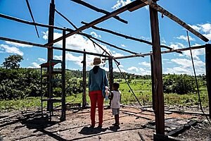 HOMENS ARMADOS QUEIMAM ESCOLA EM ANAPU