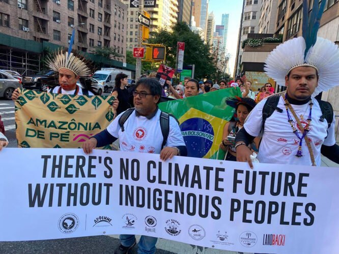 NY: manifestação denuncia degradação ambiental e genocídio indígena