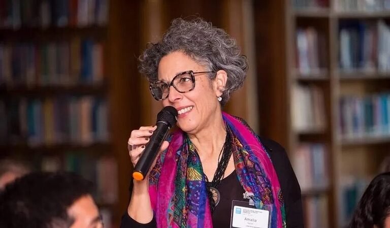Maria Amália Souza recebe prêmio internacional