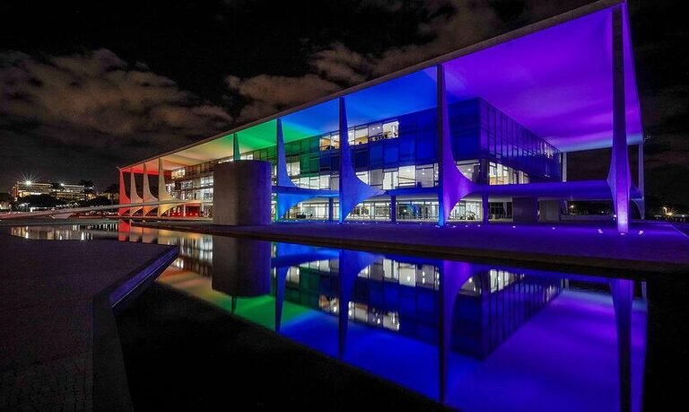 Governo firma compromisso de combate à discriminação LGBTQIA+