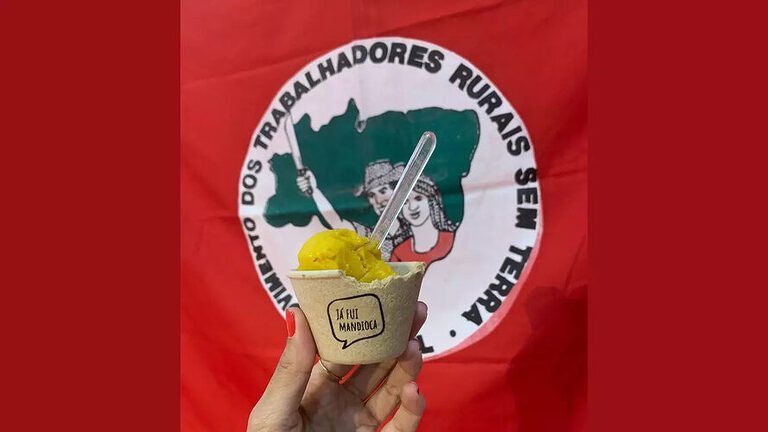 MST entrega cestas básicas para mulher humilhada por bolsonarista