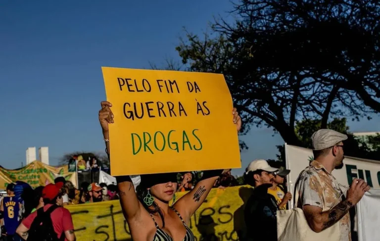 Pela legalização de todas as drogas!