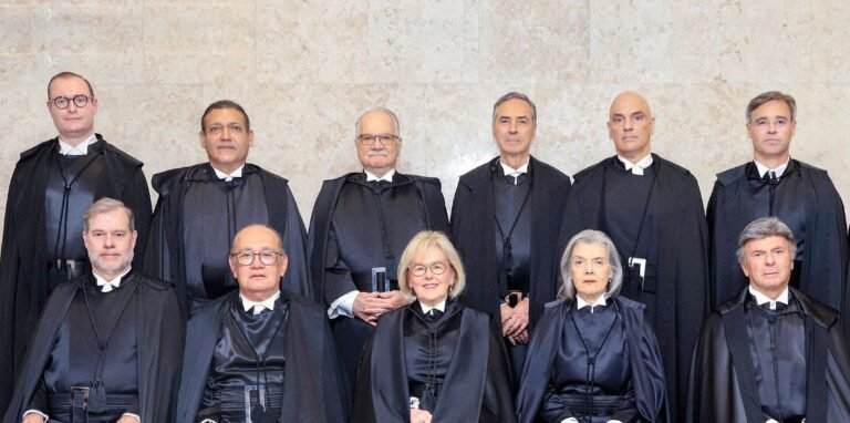 “É fundamental que haja uma mulher negra no STF, uma pessoa negra para que a gente comece a discutir a democratização nos espaços de poder”, afirmou Sílvio Almeida, ministro dos Direitos Humanos, à Carta Capital. Com a saída próxima da ministra Rosa Weber do Supremo Tribunal Federal, movimentos negro e feminista pressionam por indicação de uma ministra negra para ocupar a cadeira na corte através de campanha nas redes.