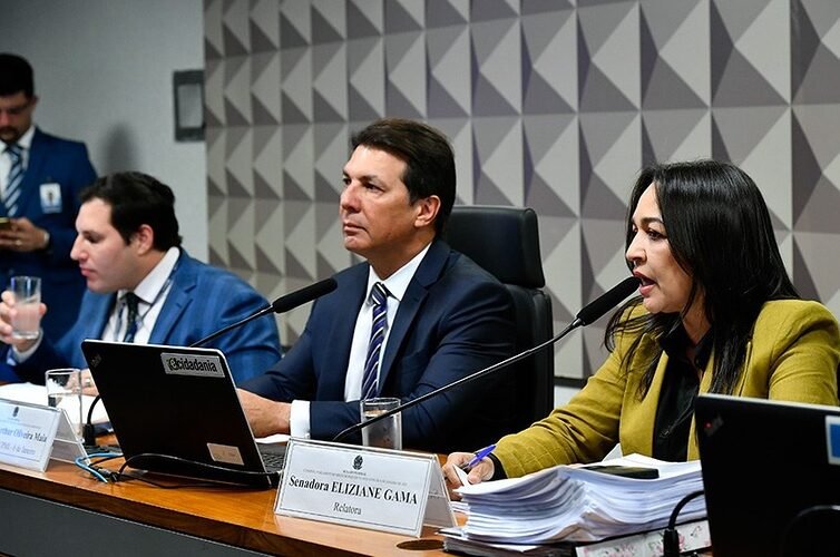 Relatora pede indiciamento de Bolsonaro e ex-ministros
