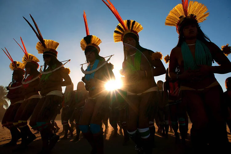 YKAMIABAS: MULHERES SEM MARIDOS