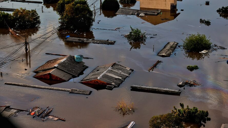 A CONTA CHEGOU: CATÁSTROFE CLIMÁTICA  DEVASTA O RIO GRANDE DO SUL