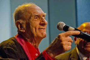 ESQUERDA X DIREITA SEGUNDO ARIANO SUASSUNA