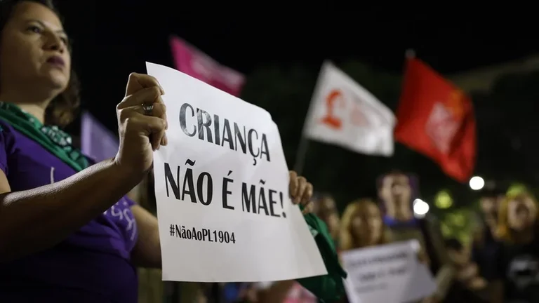 CRIANÇA NÃO É MÃE! NÃO AO PL 1904/24!