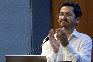 HONESTINO GUIMARÃES: A FESTA DO MUNDO 