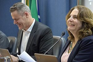 HONESTINO GUIMARÃES: A FESTA DO MUNDO