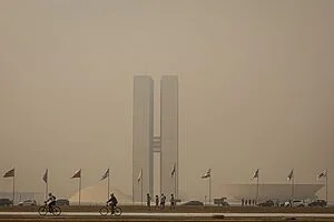 SÃO PAULO: INCÊNDIOS, QUEIMADAS, POLUIÇÃO E CHUVA PRETA