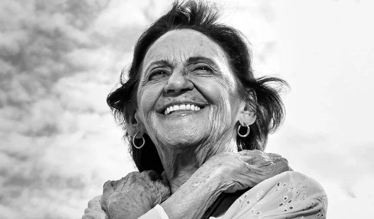 TENHO RUGAS... E SE APAGAR ISSO, APAGO A MIM MESMA.