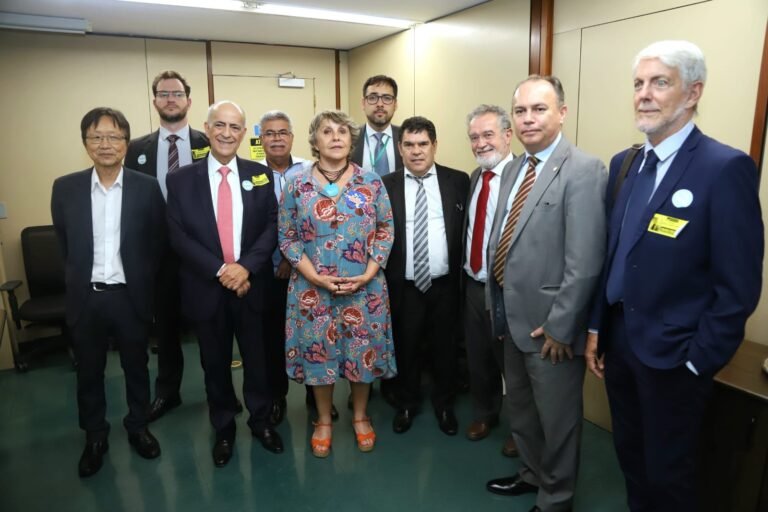 Fenae e entidades representativas dos participantes fazem defesa dos fundos de pensão no Congresso Nacional