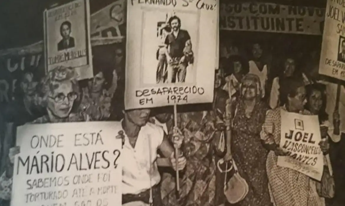 EUNICE PAIVA: UMA MULHER DE MUITAS LUTAS 8 elza